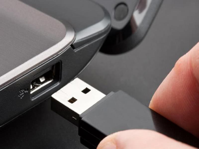 Thực hiện cài trực tiếp từ USB