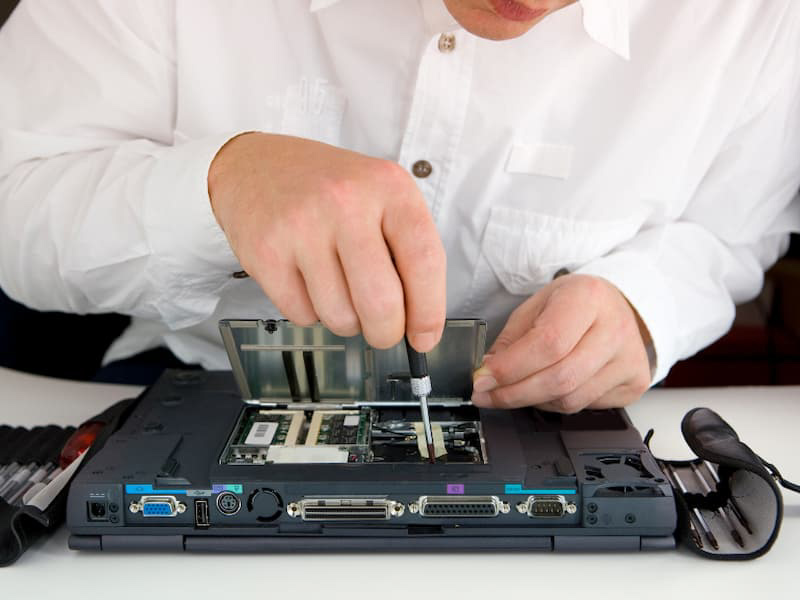 Lý do nên sử dụng dịch vụ sửa laptop Huyện Nhà Bè