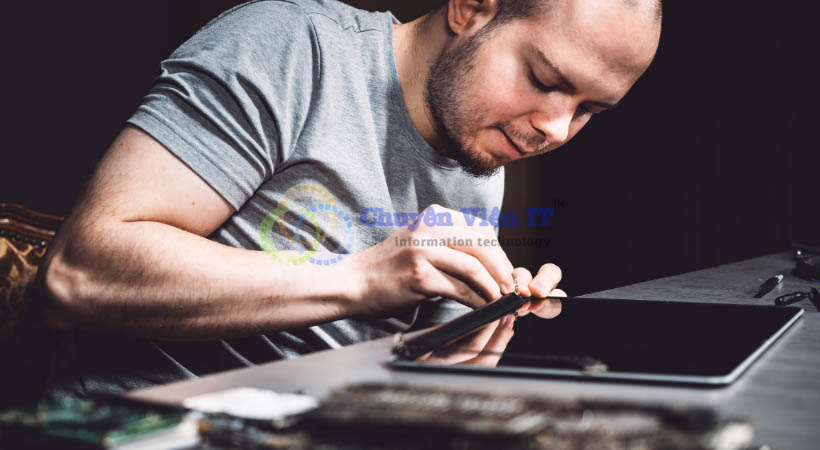 Màn hình Macbook bị ám xanh