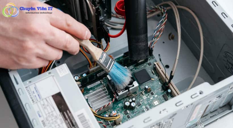 Vệ sinh Laptop bao nhiêu tiền ? Bảng giá chi tiết