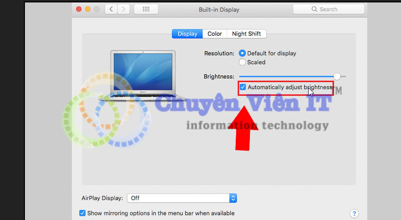 Apple Menu > System Preferences > Display chỉnh độ sáng màn hình